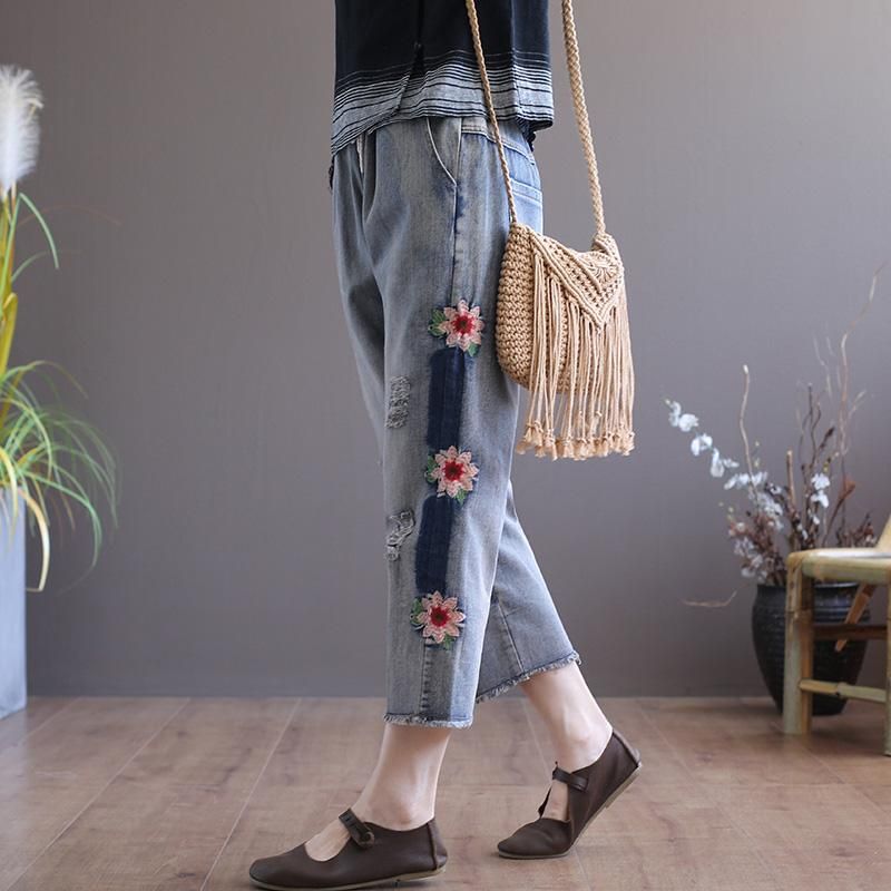 Broek Met Rechte Pijpen En Geborduurde Bloemen In Etnische Stijl