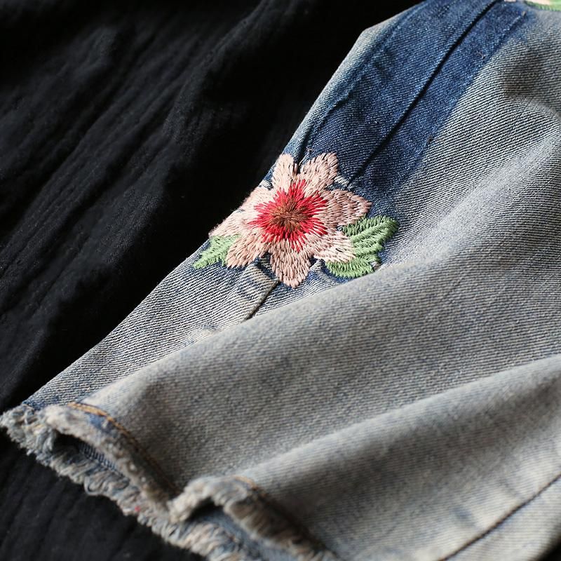 Broek Met Rechte Pijpen En Geborduurde Bloemen In Etnische Stijl